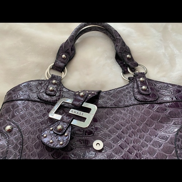 gorgeous Guess purse! - Picture 8 of 8